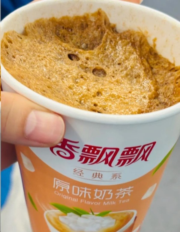 奶茶界“显眼包”!香飘飘承包年轻人的快乐