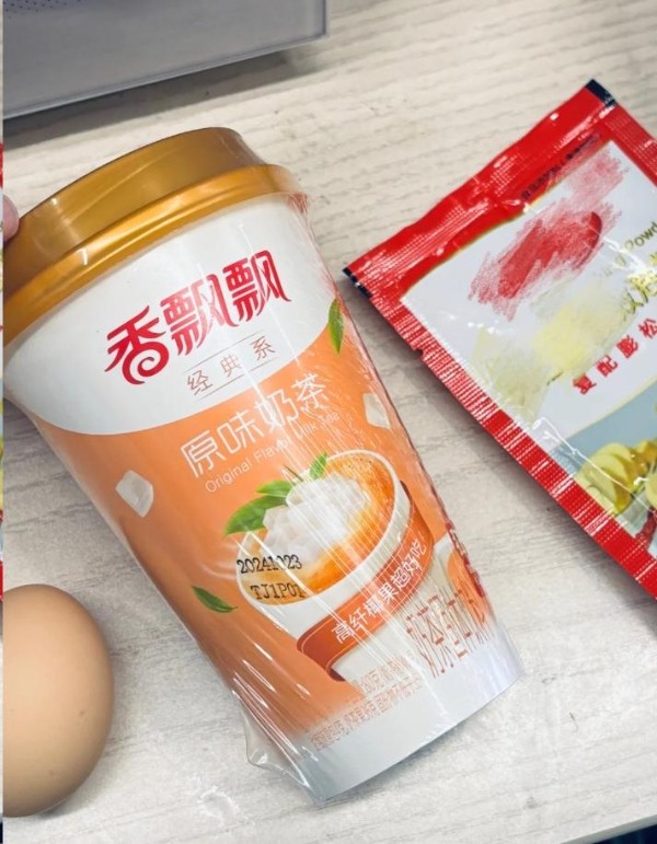 奶茶界“显眼包”!香飘飘承包年轻人的快乐