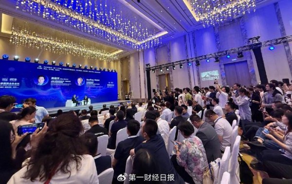 两位顶级科学家的17分钟对话：如何训练“善良”的AI