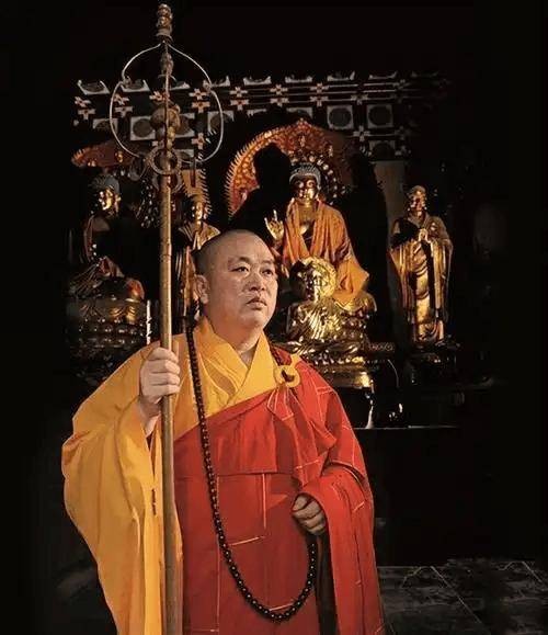 释永信身上的袈裟与《戏台》里的世界，我们该相信什么？