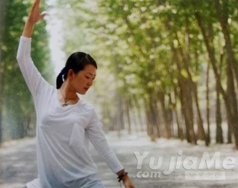 用知足的心习练瑜伽，快乐<a target=