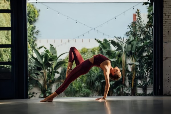 轮式 Urdhva Dhanurasana