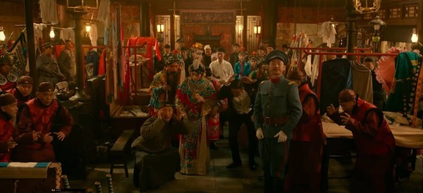 恭喜，《戏台》没有丢老戏骨的脸，陈佩斯更保住了演员的体面