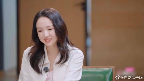 董璇被问:和前夫还有联系吗?她的回答,透露对8年婚姻的无奈!
