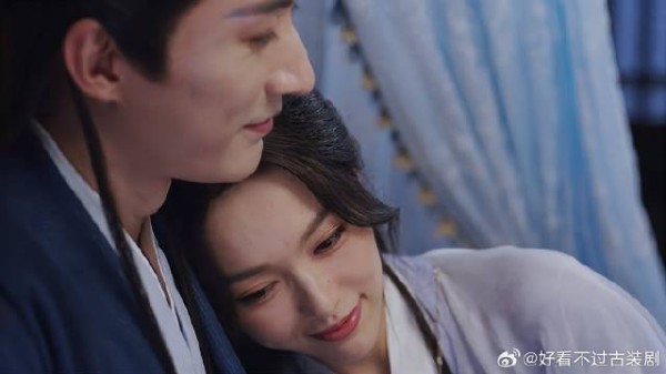 俩人和好后一刻也不分开，生怕老婆跑了
