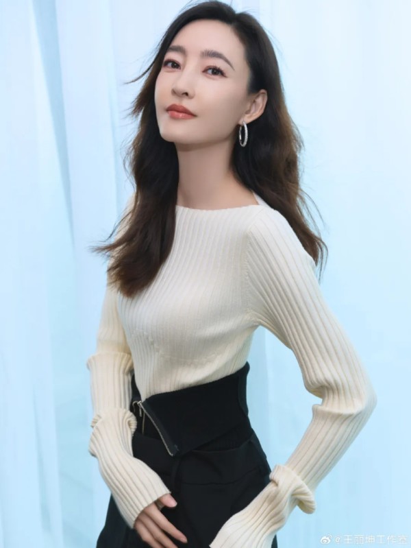 40岁演员王丽坤回应出演短剧：想体验新鲜事物，在其首部短剧里上演宫女逆袭皇后的爽文故事