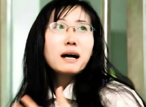 14岁才女进人民大会堂领奖，生下3个私生子，养不起嫁过2个老汉