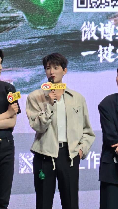 说热度破万要跳伞,是真的跳伞