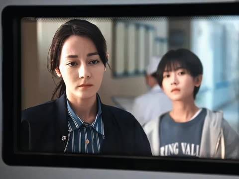 她这里的眼神看着就想哭 热巴真的太会演了!眼睛里全是疲惫感