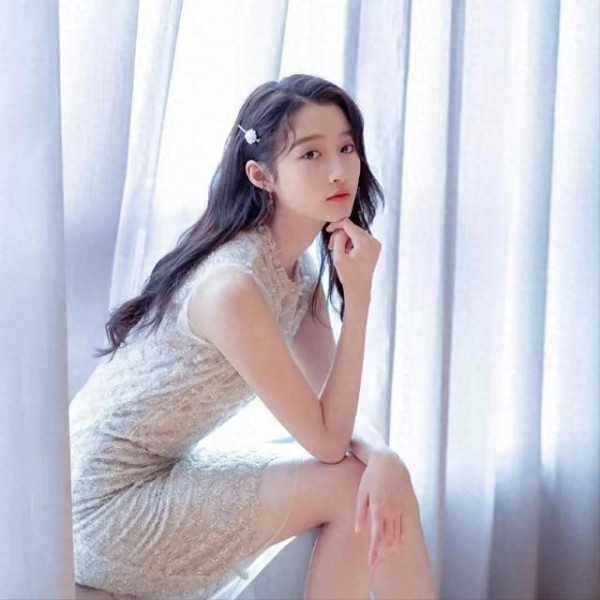 娱乐圈隐藏真大佬！关晓彤被碾压，这人背景硬得让大佬都绕道