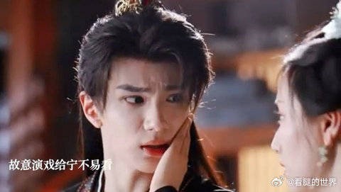燕离被抓不得已演戏给岳凝看!