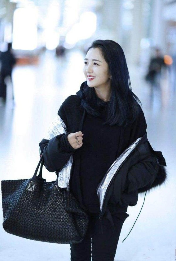 女星们的机场街拍为何那么美？范爷一语道破真相：全部都是假的
