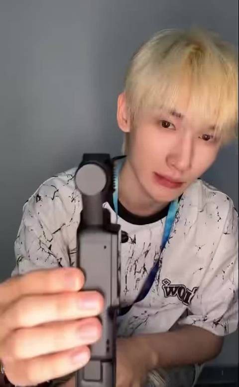 余宇涵嘟嘴的模样简直是直播间的一大亮点！