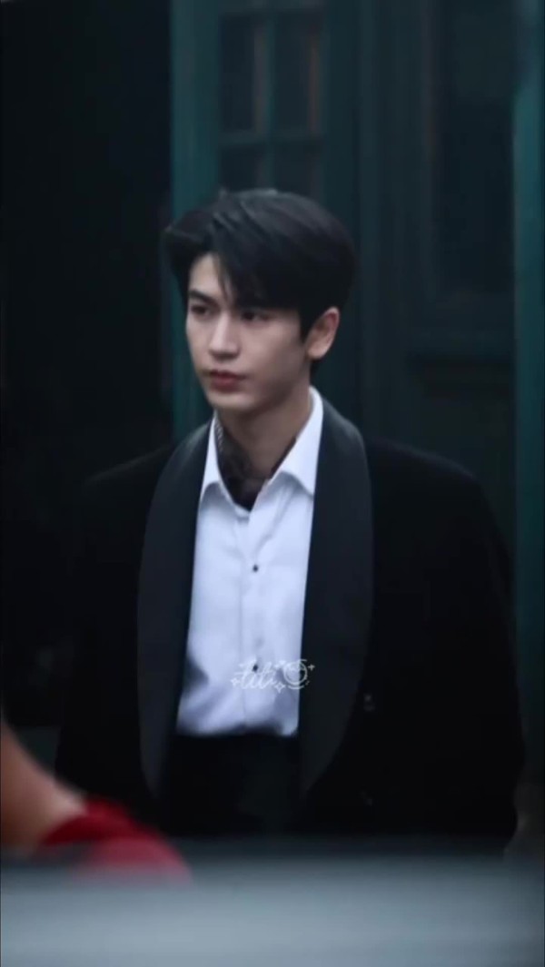 来看一下张凌赫《下一秒过火》今天路透小合集