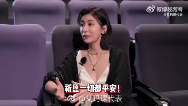 贾静雯带三个女儿夏威夷度假，遇海啸警报直言：“逃难的感觉”