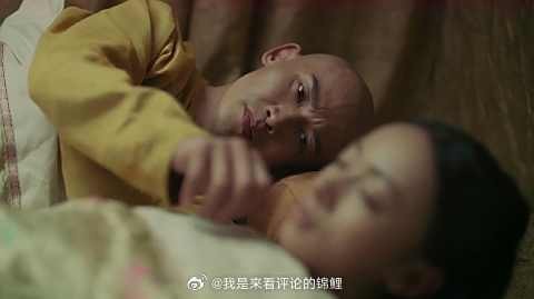璎珞请求皇上不要生气，两人终于和好了