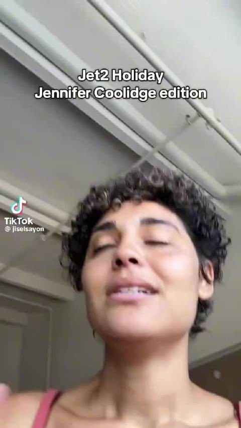 这位模仿Jennifer Coolidge学得好像!jet2 holiday是个新梗吗?