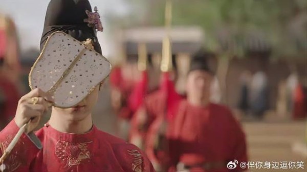 花鸟使陪县主散心 何淮芳看清扇子后面孔，竟是蒋长扬