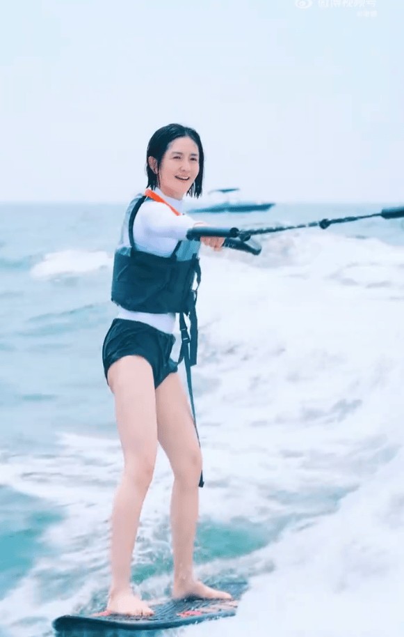 谢娜颜值能打。