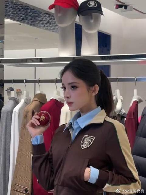 好像精致的洋娃娃，好伟大的一张脸｜古力娜扎