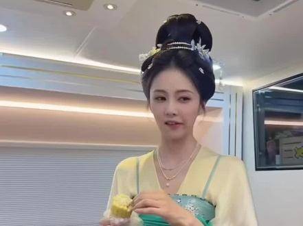 梦妍真是太可爱啦，期待更多精彩美照古装