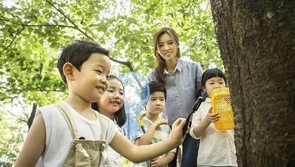 研学旅行的核心是研究性学习和旅行体验，灵魂是实践育人