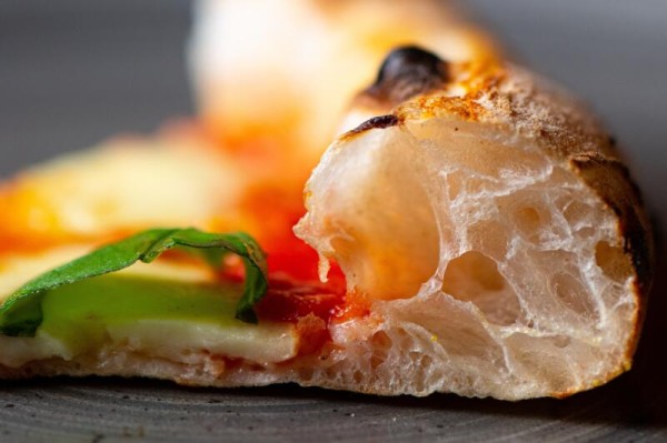 Master the Cornicione: Guide to Neapolitan Pizza Crust