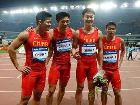 男子4X200自接中国队创造亚洲纪录(中国男子4x100m接力回放)