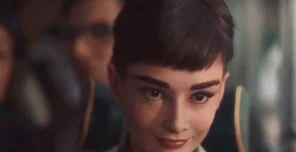 都是代言巧克力, 前3个女星都在假吃, 只有她吃出了不同的感觉