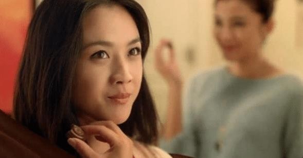 都是代言巧克力, 前3个女星都在假吃, 只有她吃出了不同的感觉