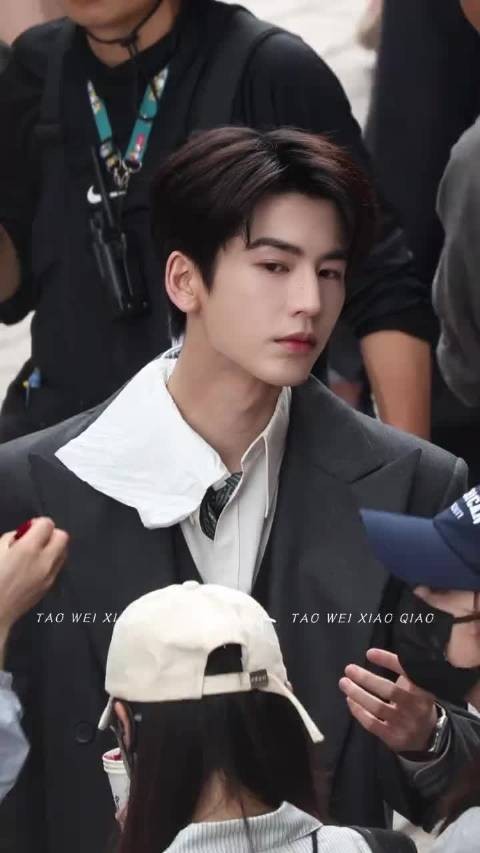 张凌赫怎么滴个血浆都一副隐忍的样子going人 这个岗位现在还缺人