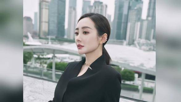 李纯是格格的亲爹，与丁禹兮、邓恩熙、王鹤棣以及光头男星们同框