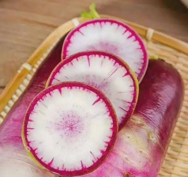 三红胡萝卜制作的健康沙拉