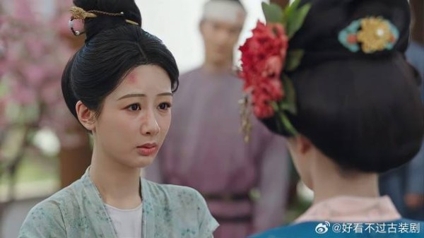 牡丹为了救五娘，将亡母的遗物给典当，当场打动芸店主