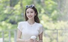 穿裙子拍照，试试这样拍，气质优雅，大大方方很漂亮