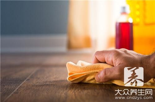用什么能洗掉油渍呢