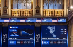 ep archivo dos paneles del ibex 35 en el palacio de la bolsa de madrid a 4 de abril de 2025 en