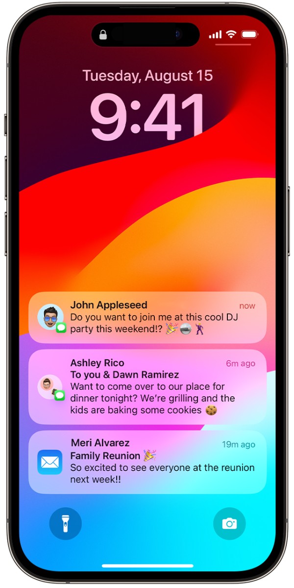iPhone 14 上显示了锁定屏幕通知。