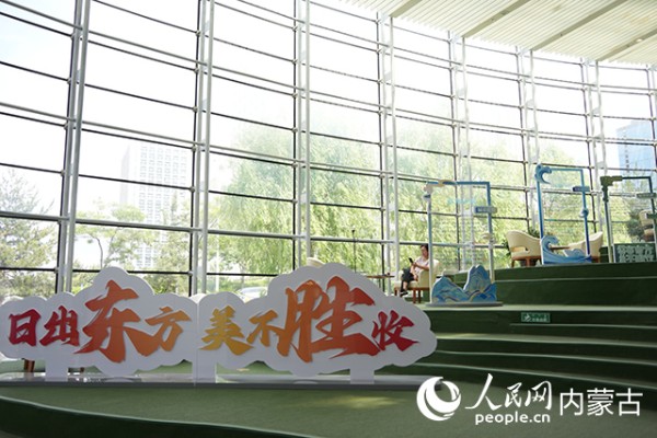 东胜区图书馆。人民网记者 赵梦月摄