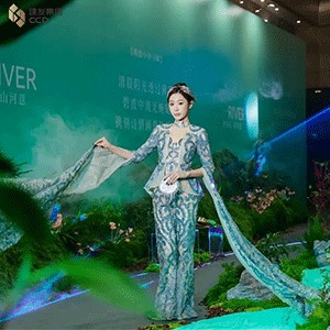 左小青现身发布会:在自然与城市的交响中寻找<a target=
