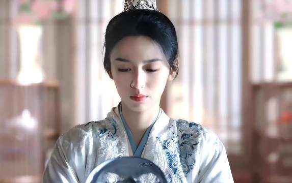 锦月如歌根本就是周也梦女爽剧，会的武器比我头发都多