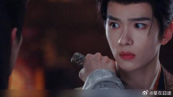 废柴王爷竟然是皇帝的亲生儿子,不可能,我不相信