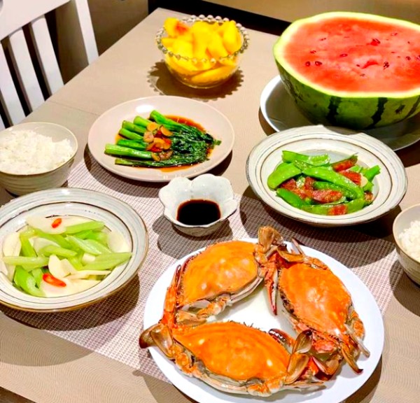 适合分享美食的文案，用餐时刻的温馨祝福