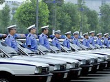 红灯停 绿灯行 该如何通过交通信号灯