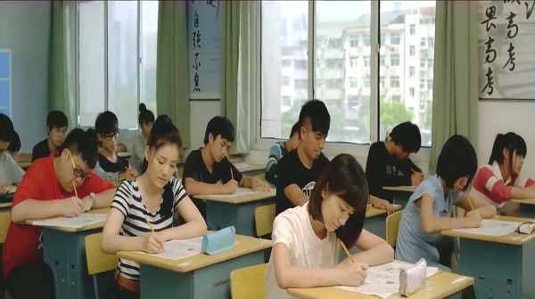 全城高考：女孩进入高考倒计时，当场决定放弃高考，老师却很负责