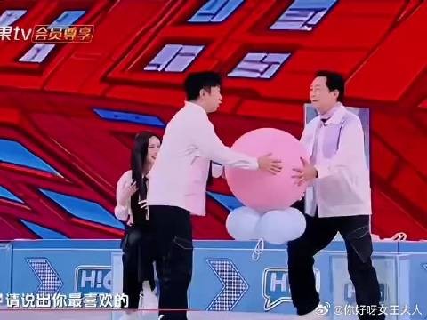 小丁：飞总知道吗？ 迪哥：我加入时代少年团了？