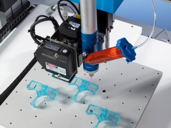 Close-up PRO Series Robot with 797PCP dispensing UV on Dialysis Parts