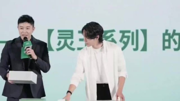 王一博在活动面对小卡帅否提问，答 “一般” 还偷笑，真诚直率太圈粉
