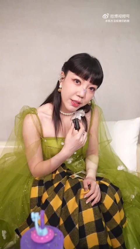 吴莫愁称舞台造型似小蝴蝶，表演将带来惊喜