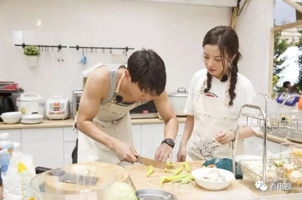 “美食+创业”引领年轻人新生活，《中餐厅》发挥主流综艺社会担当